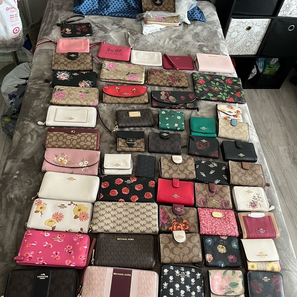 Coach Accordion Zip Floral Wallet - Picture 12 of 12